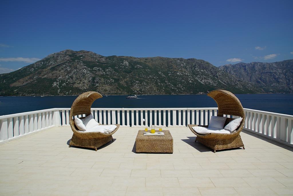 Penthouse Stoliv New Spa-Pool Villa Is Located 5M From The Sea, Exclusive Terrace,Private Jetty Wih Sunbeds, Pebble Beach, Secluded Location Total Area 375M2 At Your Disposal Котор Экстерьер фото
